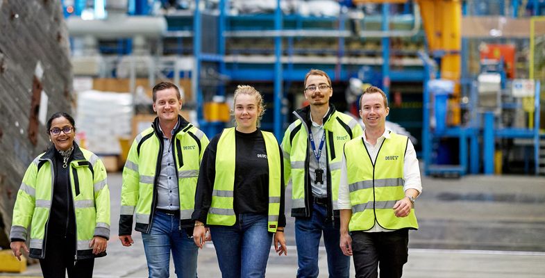 Image of trainees in production in Karlskrona